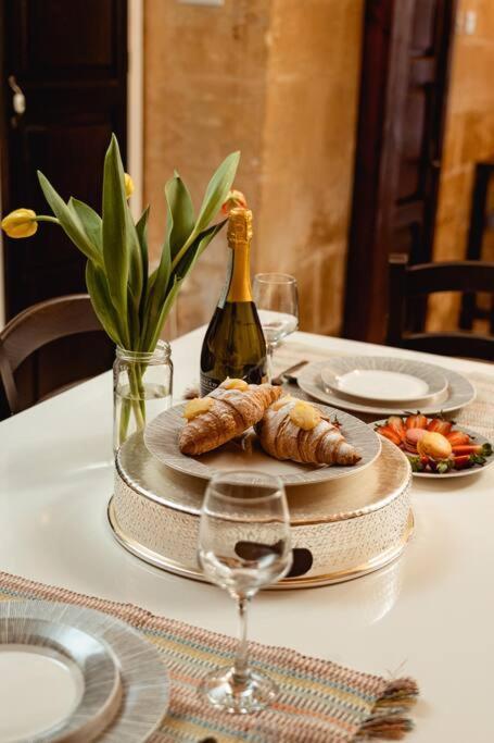 Enchanting 2Bdr Townhouse In Valletta Centre! Экстерьер фото