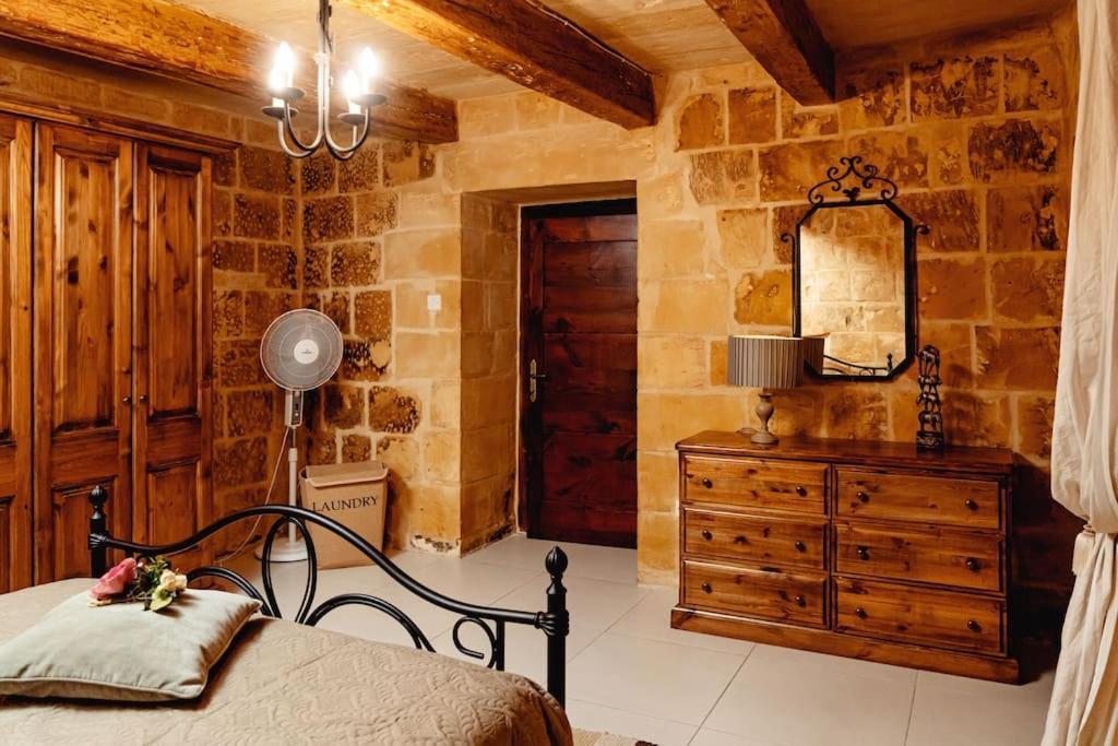 Enchanting 2Bdr Townhouse In Valletta Centre! Экстерьер фото