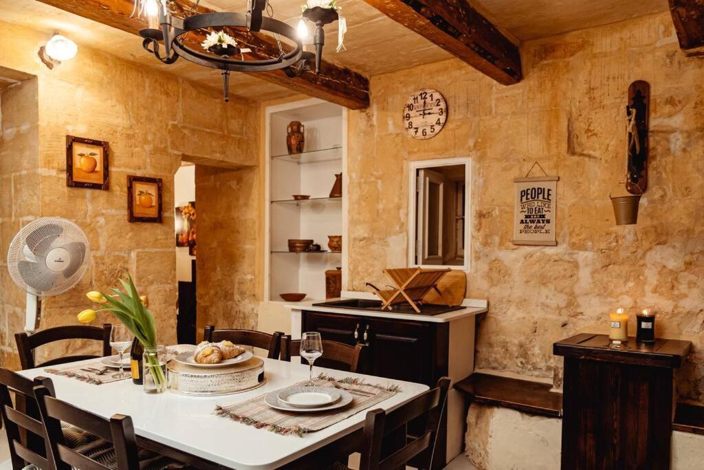 Enchanting 2Bdr Townhouse In Valletta Centre! Экстерьер фото