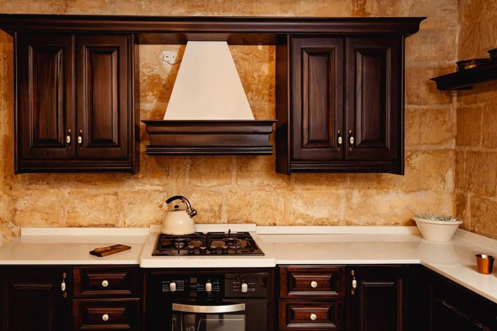 Enchanting 2Bdr Townhouse In Valletta Centre! Экстерьер фото