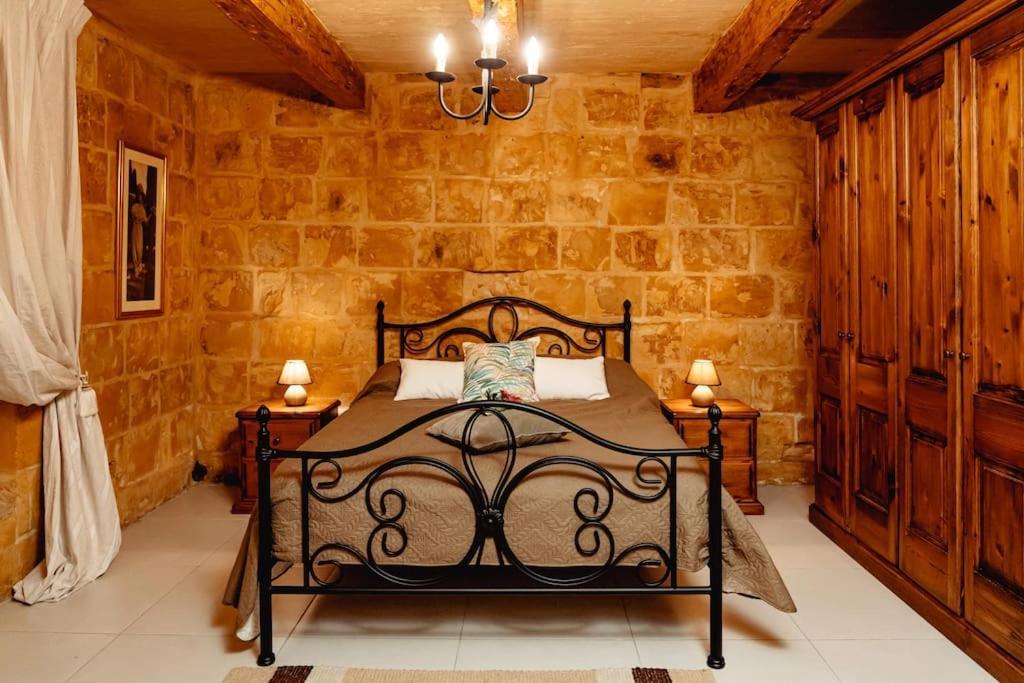 Enchanting 2Bdr Townhouse In Valletta Centre! Экстерьер фото