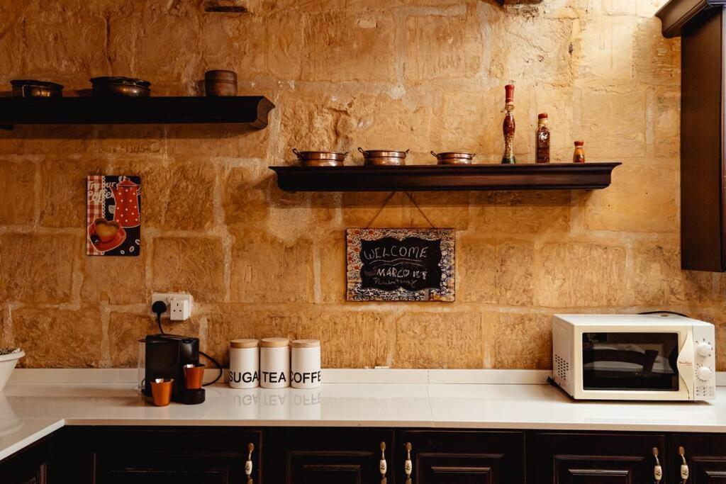 Enchanting 2Bdr Townhouse In Valletta Centre! Экстерьер фото
