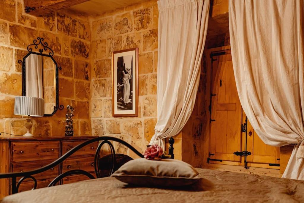 Enchanting 2Bdr Townhouse In Valletta Centre! Экстерьер фото