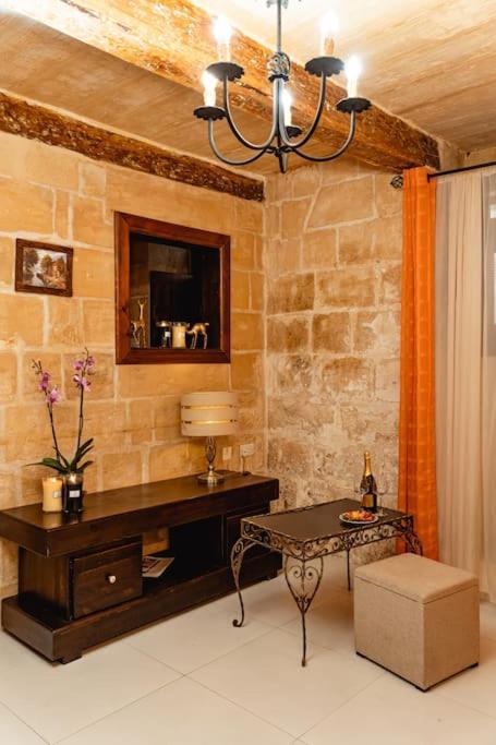 Enchanting 2Bdr Townhouse In Valletta Centre! Экстерьер фото