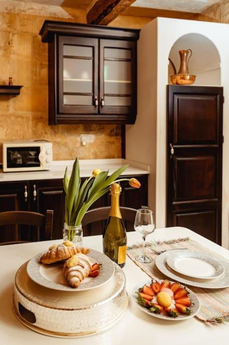 Enchanting 2Bdr Townhouse In Valletta Centre! Экстерьер фото