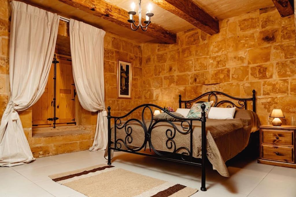 Enchanting 2Bdr Townhouse In Valletta Centre! Экстерьер фото